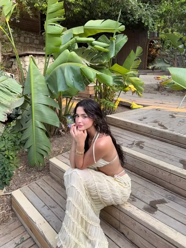 “Prens”in aktrisasından bikinidə fotolar