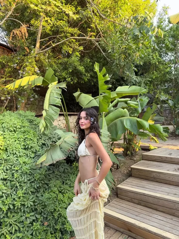 “Prens”in aktrisasından bikinidə fotolar