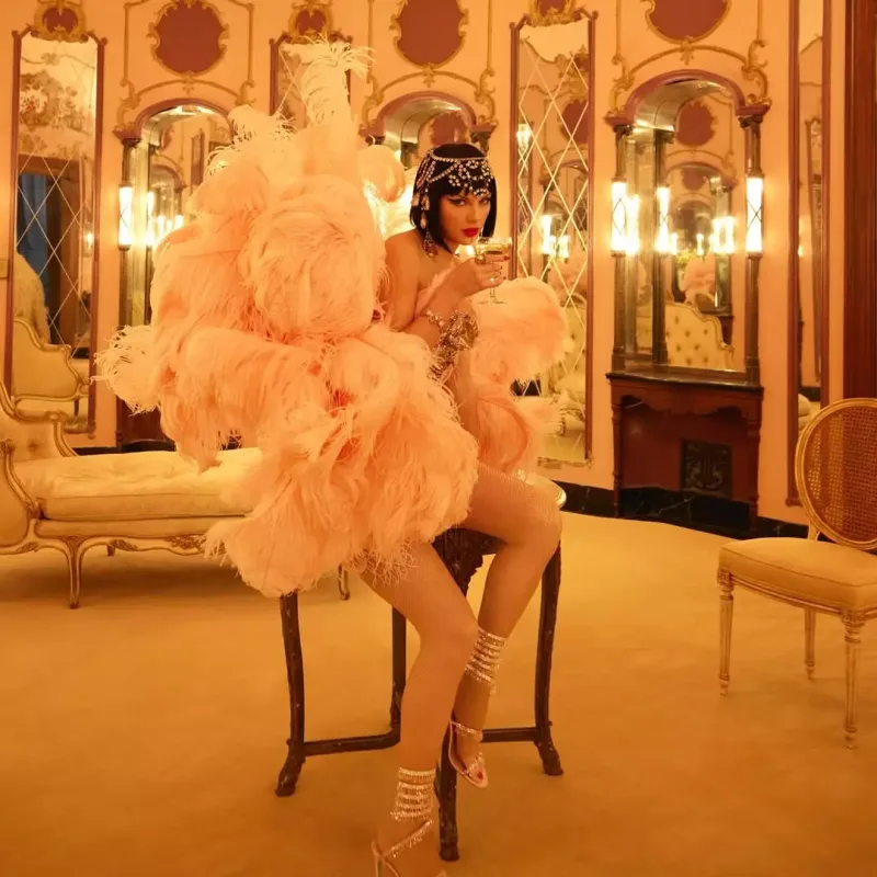 Teylordan türk fotoqrafa iddialı pozalar!