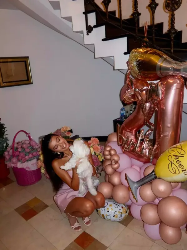 Safuranın ərinin böyük qızı… - Fotolar