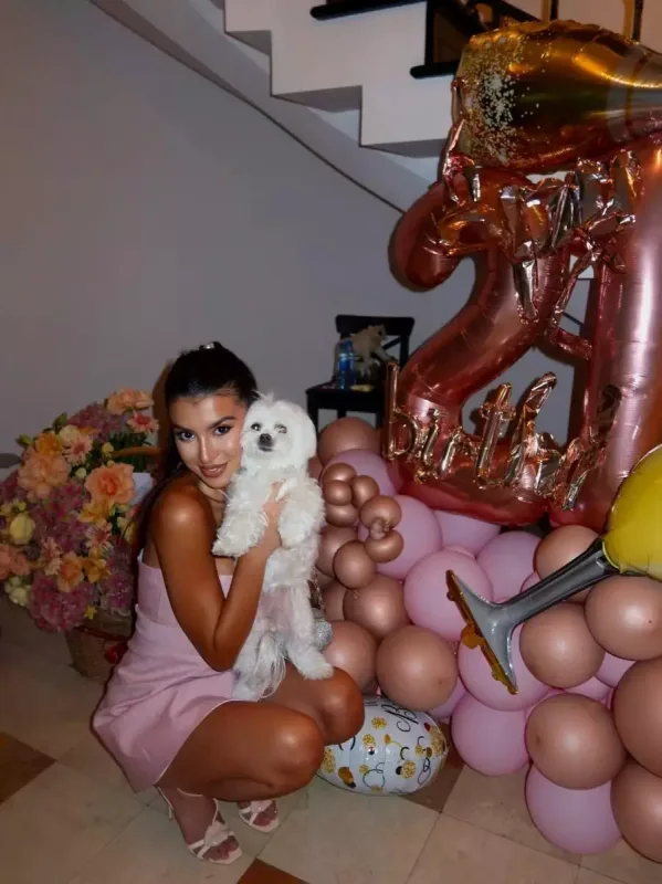 Safuranın ərinin böyük qızı… - Fotolar