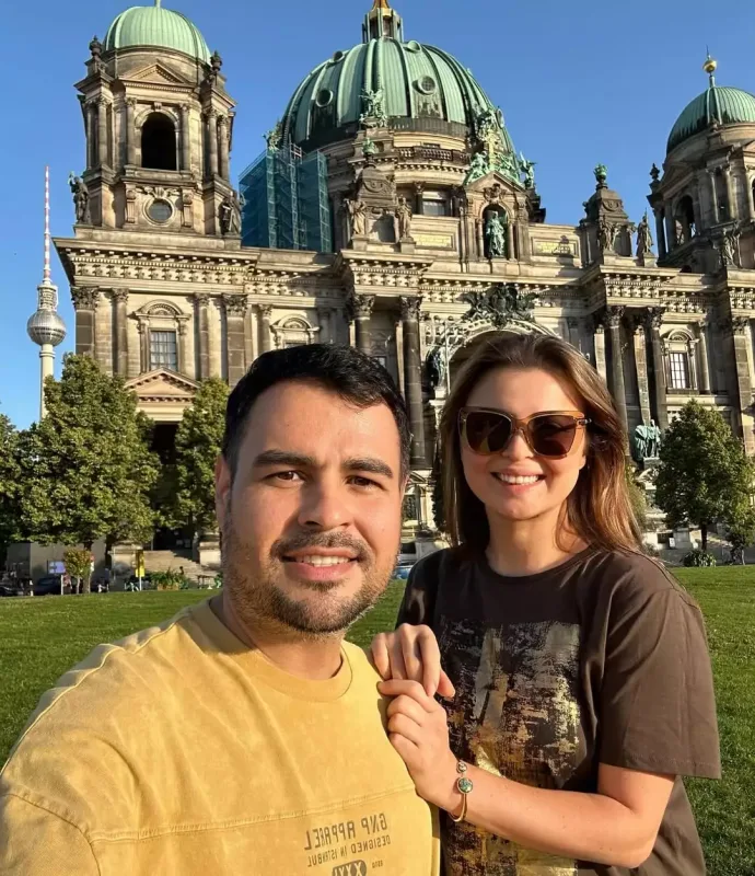 Sevdayla ərinin Avropa turu