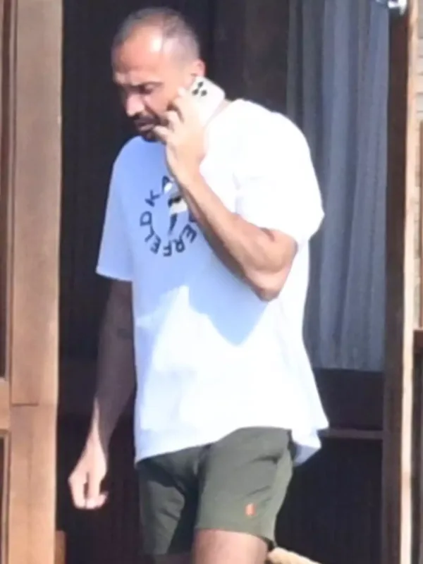 Demet Akalın bikinidə görüntüləndi