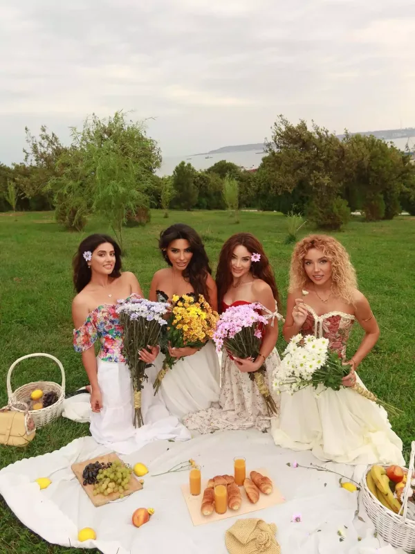 Aktrisalardan birgə fotosessiya