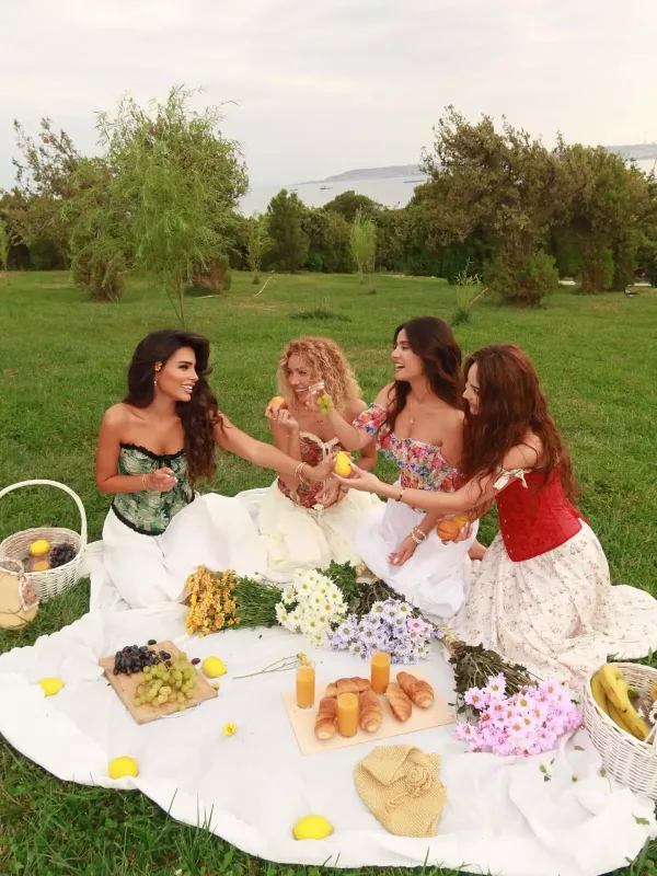 Aktrisalardan birgə fotosessiya