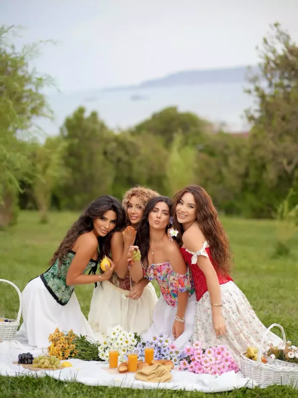 Aktrisalardan birgə fotosessiya