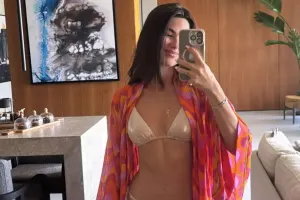 Nəsrindən bikinidə paylaşım