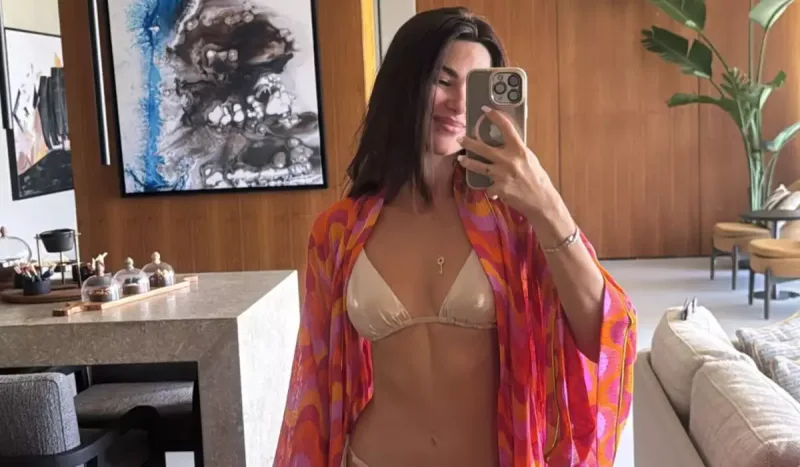 Nəsrindən bikinidə paylaşım