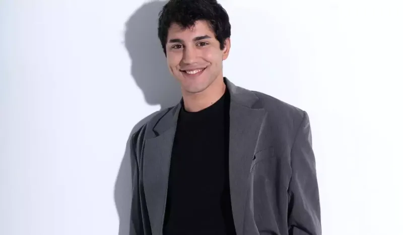 Gənc aktyor ağacın altında qaldı