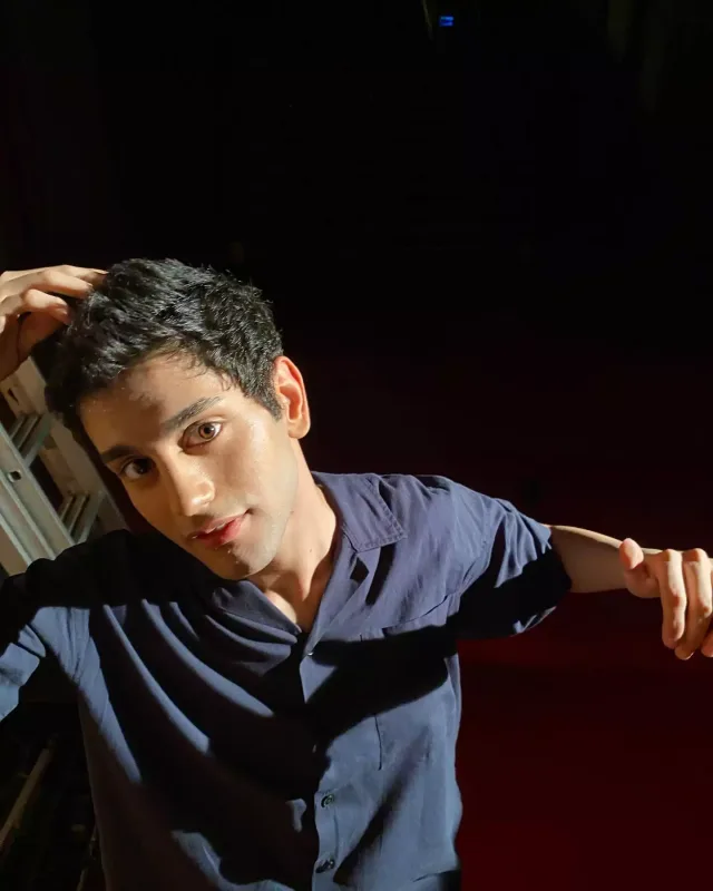 Gənc aktyor ağacın altında qaldı