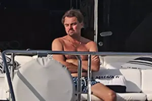 Tətildə qəmgin görüntüləndi