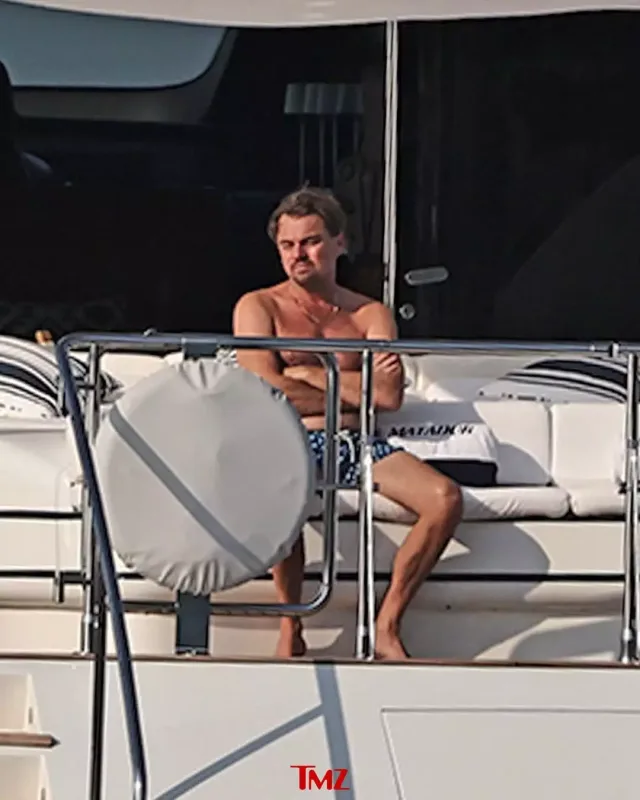 Tətildə qəmgin görüntüləndi