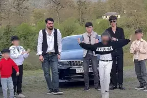 “Azyaşlı qızların belə davranışı qəbuledilməzdir” - Dövlət Komitəsi