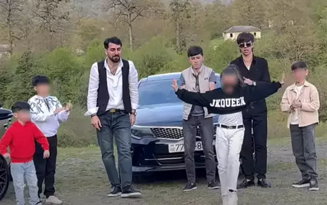 “Azyaşlı qızların belə davranışı qəbuledilməzdir” - Dövlət Komitəsi