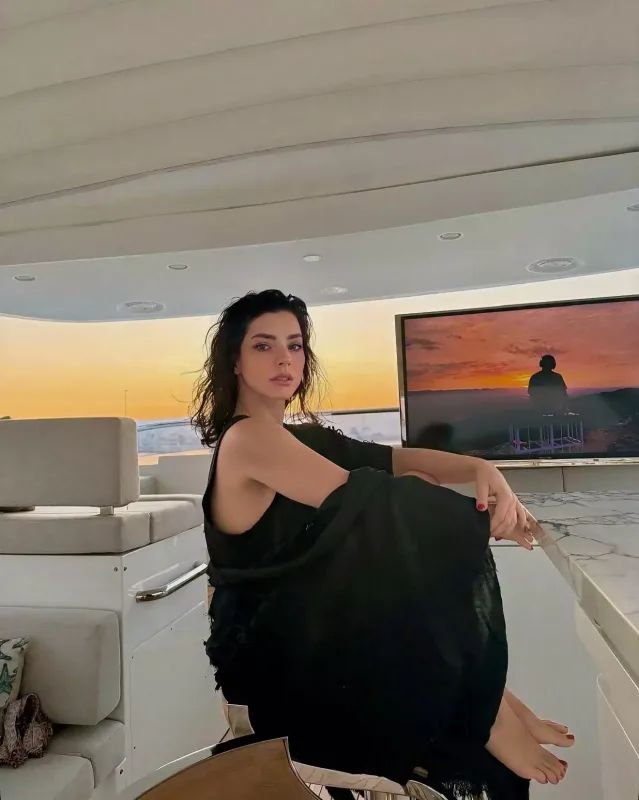 “Yaxşı geyinməklə kişi olmursunuz”