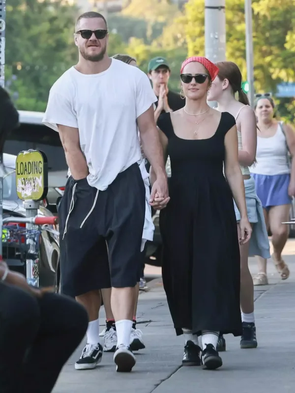 Den Reynolds bu hərəkəti ilə gündəmdə