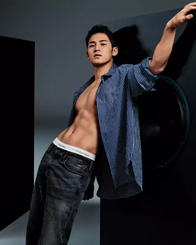 “Calvin Klein” üçün kamera qarşısında