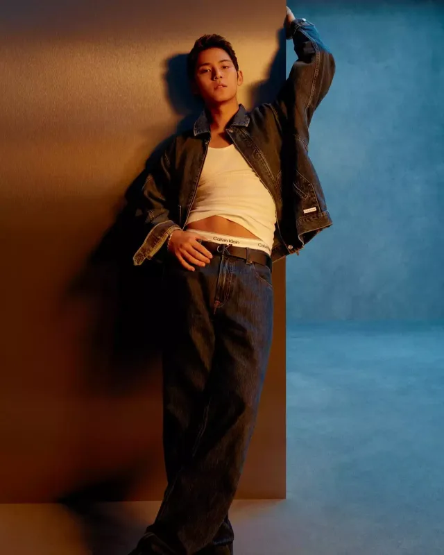 “Calvin Klein” üçün kamera qarşısında