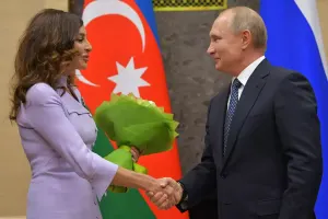 Putin Mehriban Əliyevanı təbrik etdi
