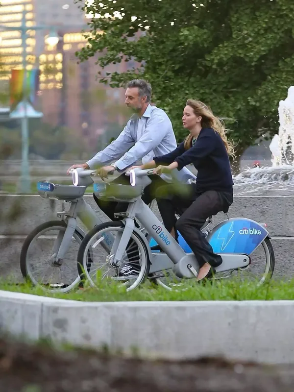 Cennifer həyat yoldaşı ilə gəzintidə