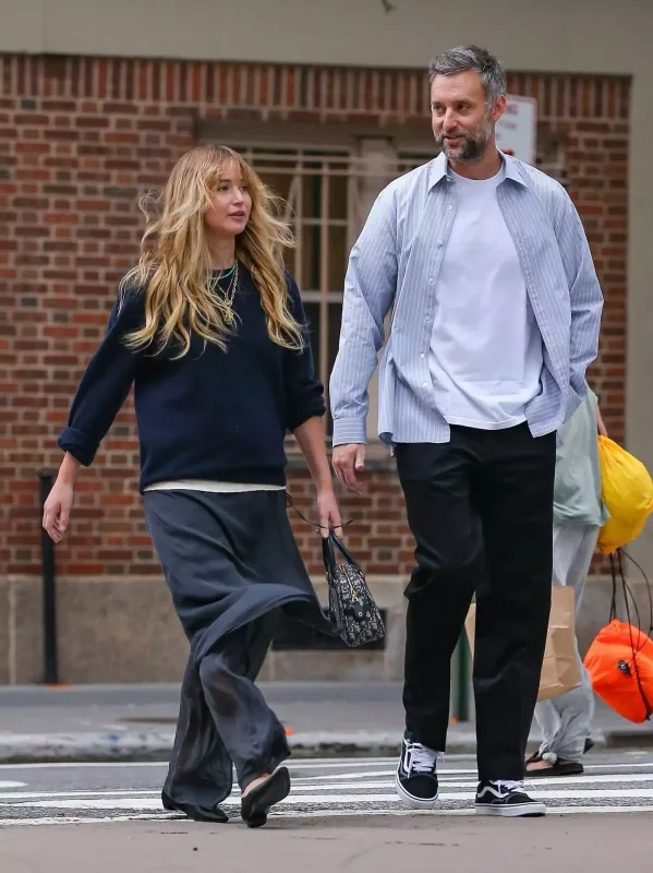 Cennifer həyat yoldaşı ilə gəzintidə