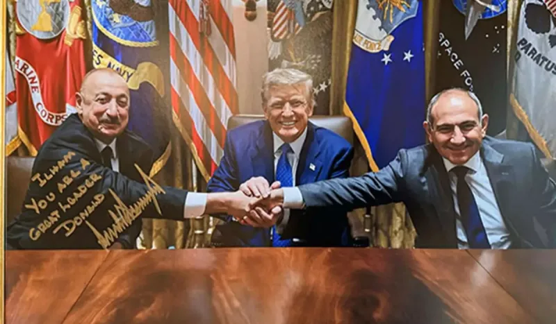 “İlham Əliyev, siz böyük lidersiz” - Tramp hədiyyə göndərdi