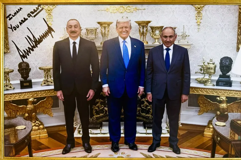 “İlham Əliyev, siz böyük lidersiz” - Tramp hədiyyə göndərdi