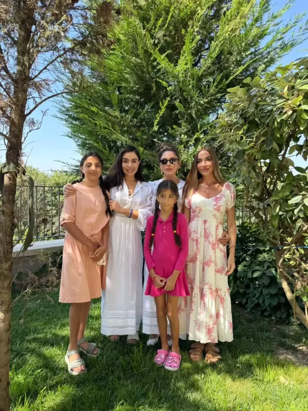 Mehriban Əliyeva qızları ilə…