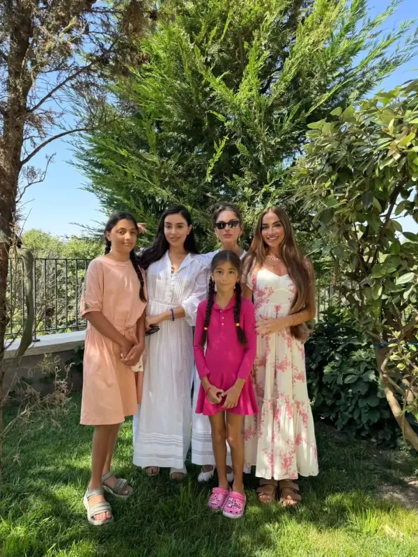 Mehriban Əliyeva qızları ilə…