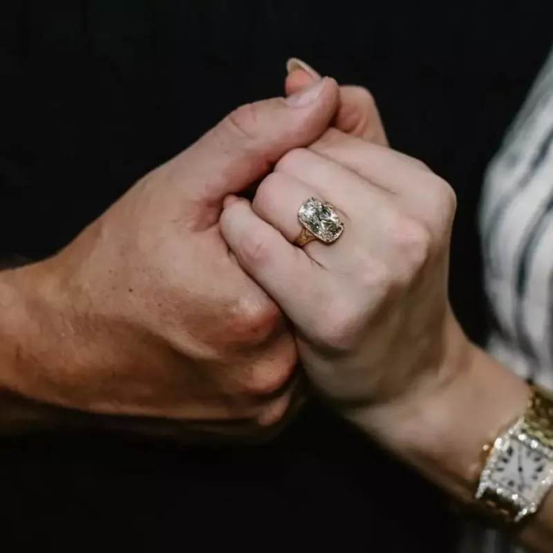 Teylor Svift nişanlandı