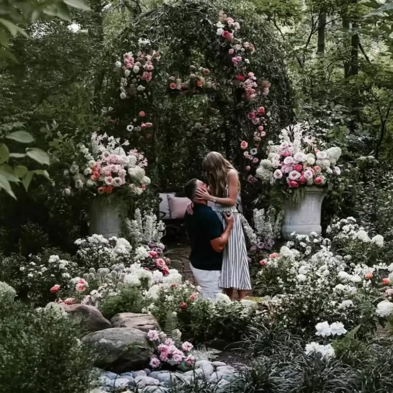 Teylor Svift nişanlandı