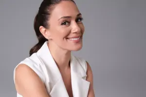 43 yaşlı aktrisa yenidən tələbə oldu