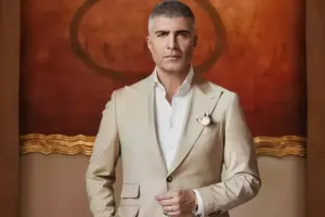 Özcan Denizin evinə s*ilahlı basqın