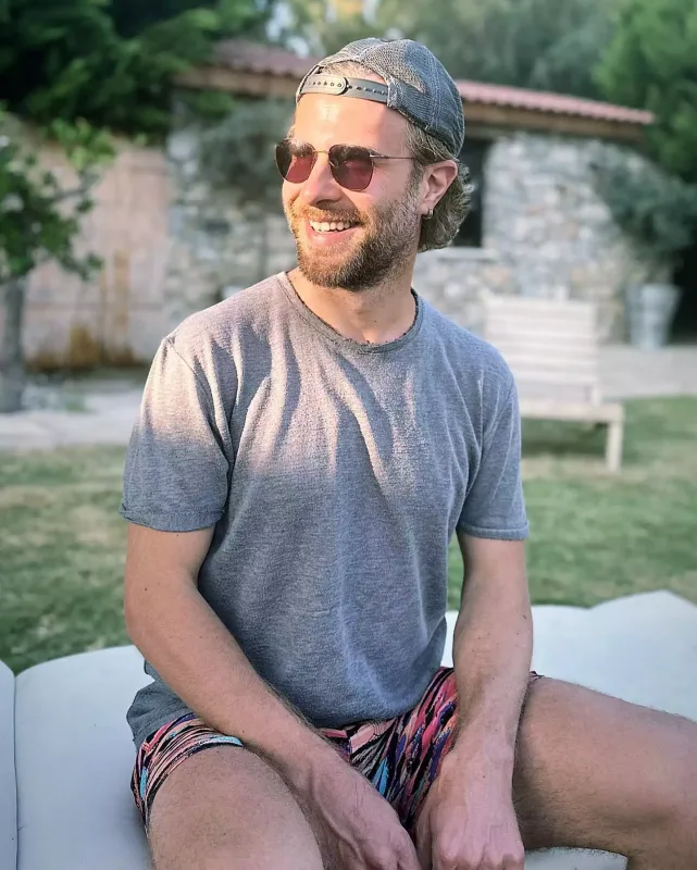 “Taciz” qalmaqalından sonra serialdan uzaqlaşdırıldı