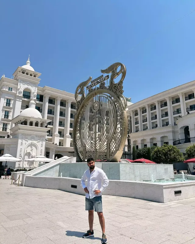 Elnarənin qızı blogerliyə başlayır?