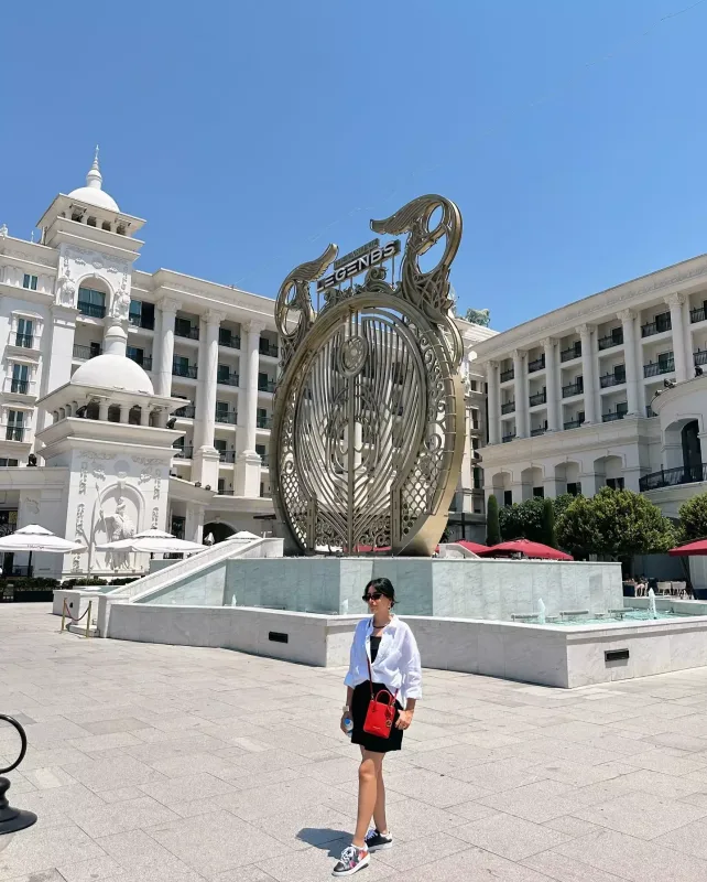 Elnarənin qızı blogerliyə başlayır?