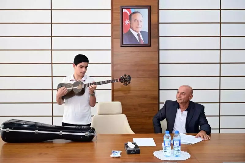 Mədəniyyət naziri Şəmkirdə dörd rayondan sakinlərin müraciətlərini dinləyib