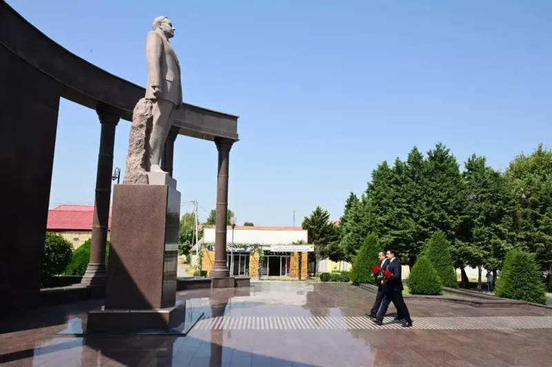 Mədəniyyət naziri Şəmkirdə dörd rayondan sakinlərin müraciətlərini dinləyib