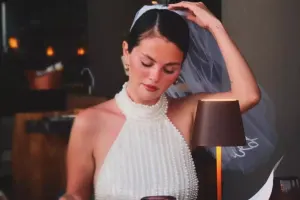 Selena subaylıqla vidalaşdı!