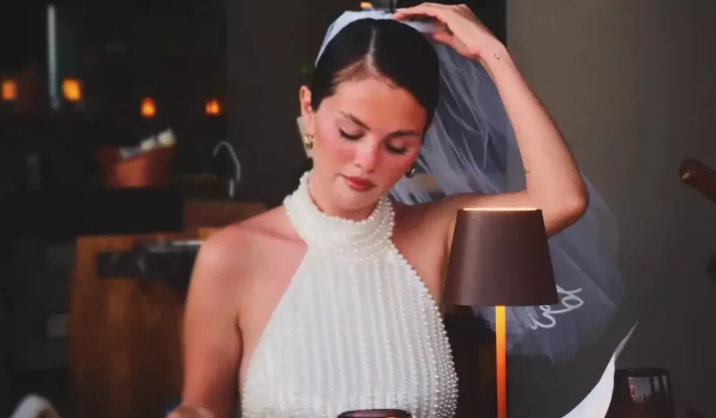 Selena subaylıqla vidalaşdı!