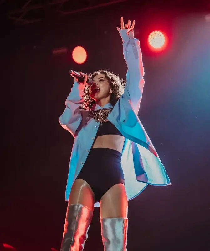 İnna Bakıda konsert verdi