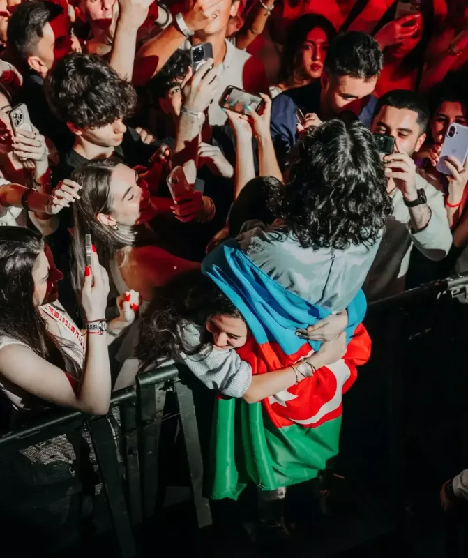 İnna Bakıda konsert verdi