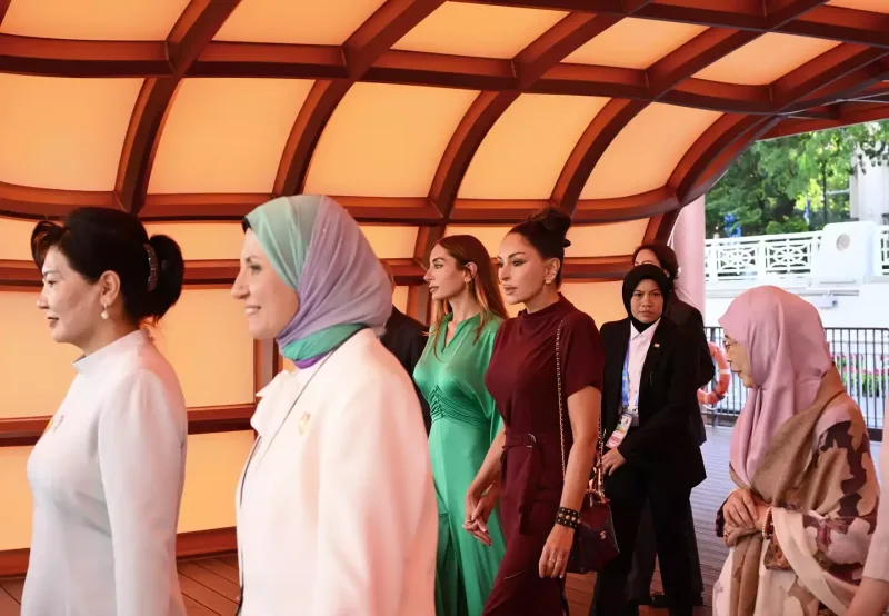 Mehriban Əliyeva liderlərin xanımları ilə gəmi gəzintisində - Fotolar