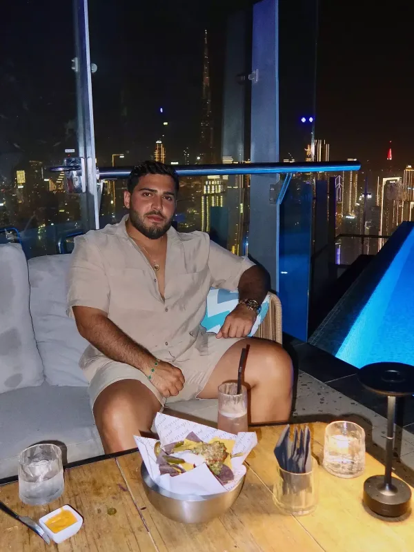 Camaat tətildən qayıdır, o isə...