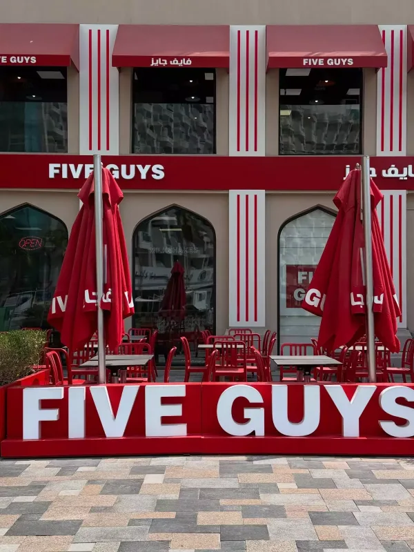 Camaat tətildən qayıdır, o isə...