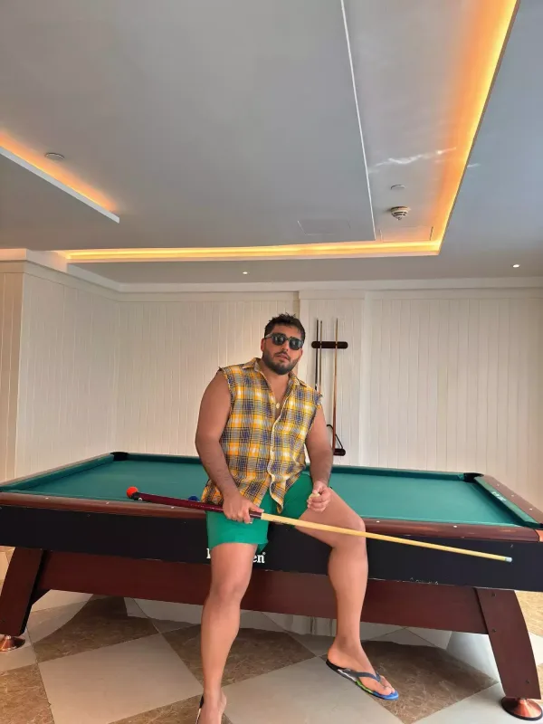 Camaat tətildən qayıdır, o isə...