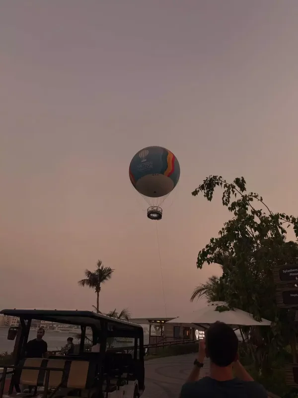 Camaat tətildən qayıdır, o isə...