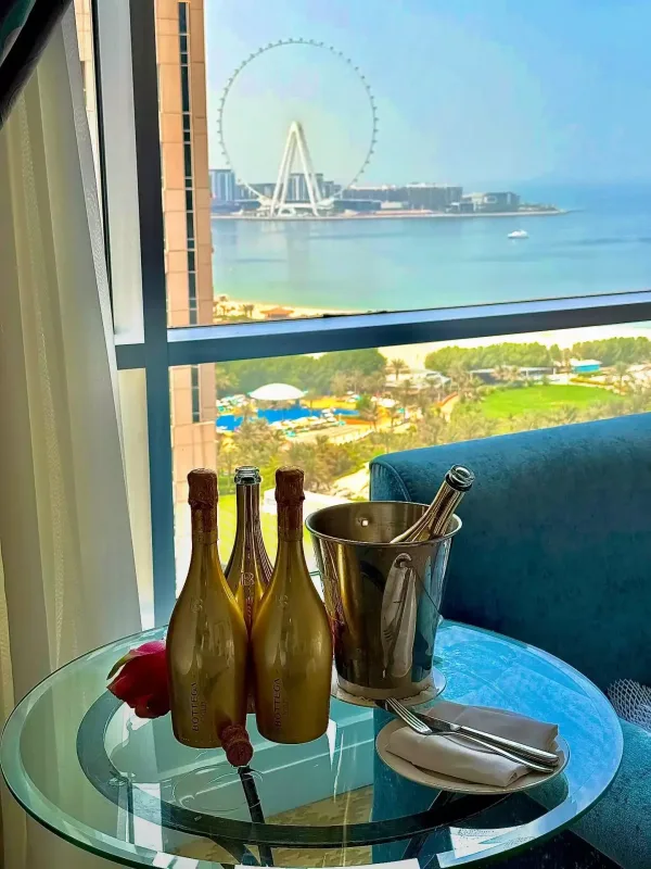 Camaat tətildən qayıdır, o isə...