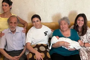 Dilarə qayınatasının doğum günündə