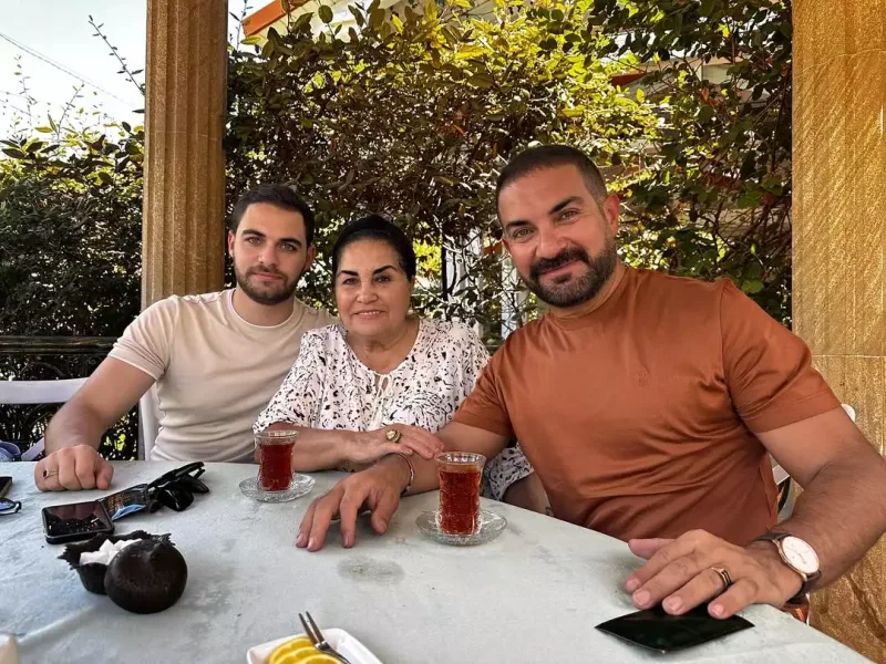 Rəşad Xalq artisti olan xalası ilə…